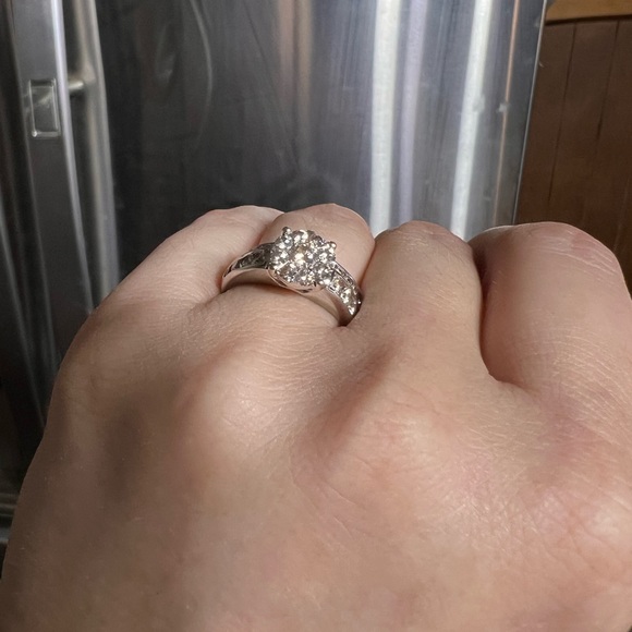 Brand new beautiful 13 diamond women’s wedding set H clarity - Picture 6 of 7